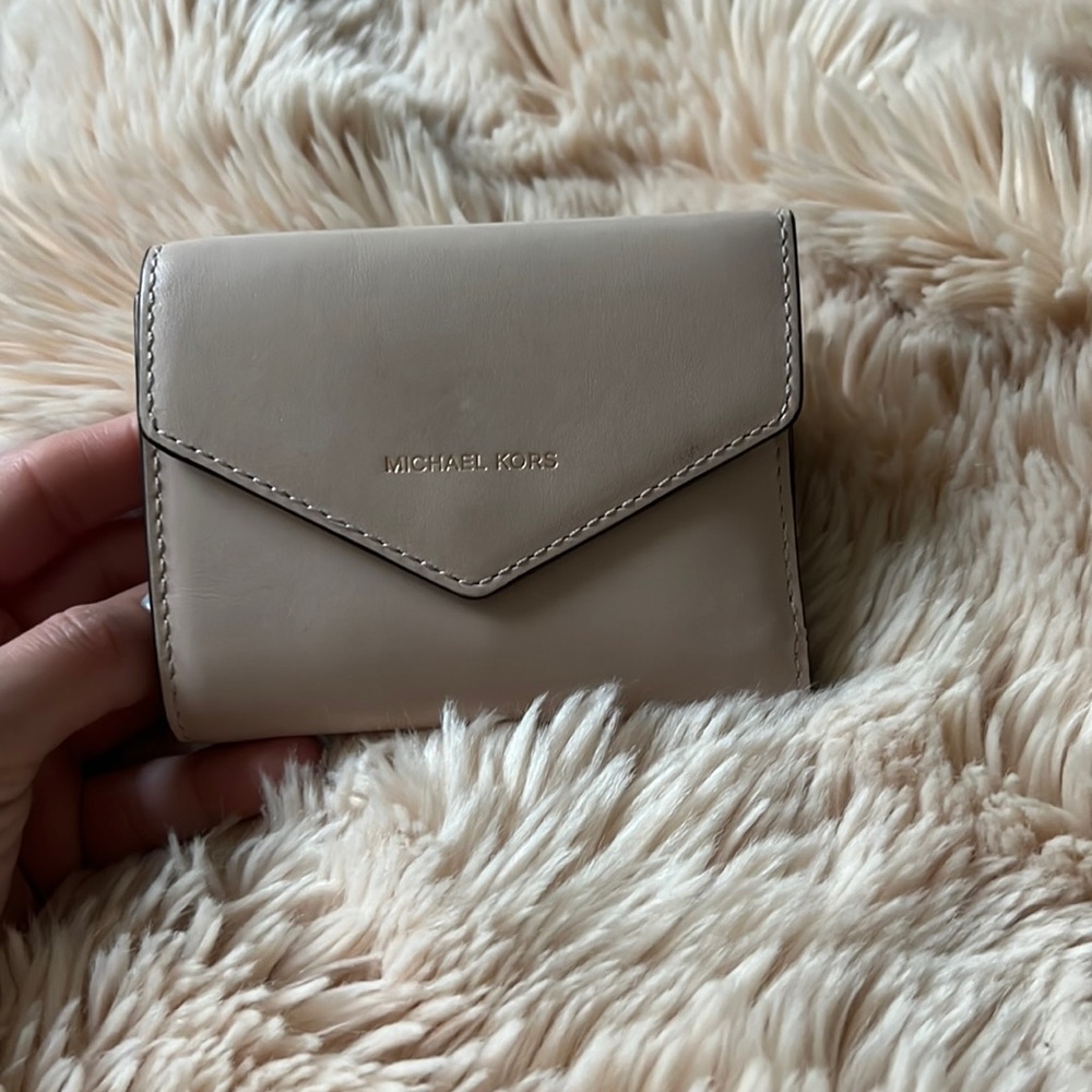 Michael Kors light pink wallet